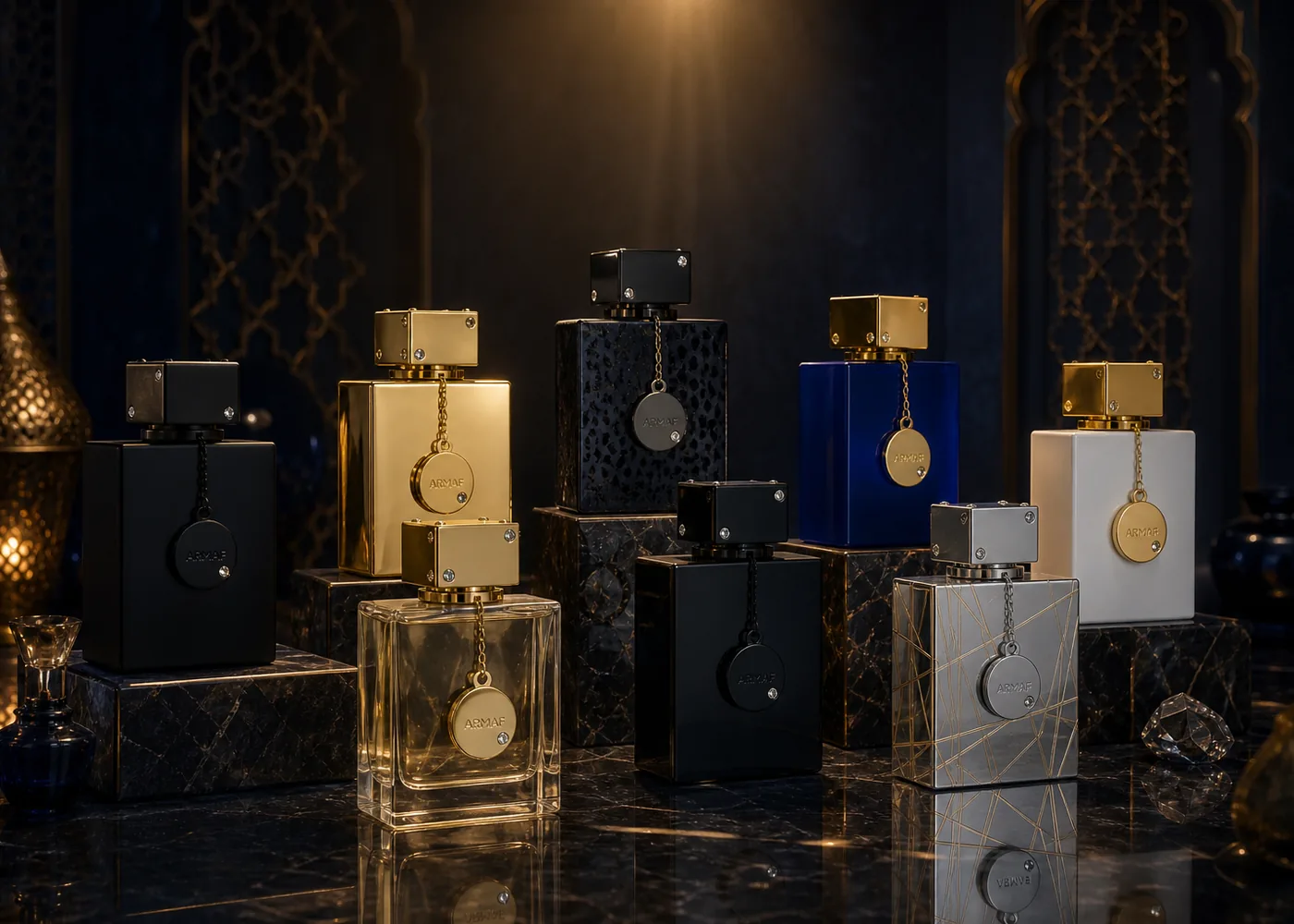 Colección Club de Nuit alineada sobre fondo oscuro con luz dorada